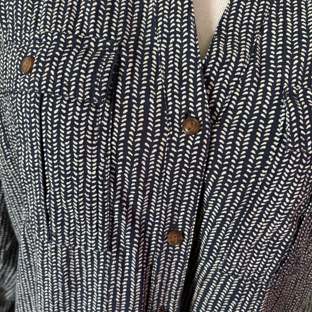 LL Bean M Organic Cotton Button Up Blouse Top Navy Blue Print Roll Tab Sleeves - Picture 3 of 6